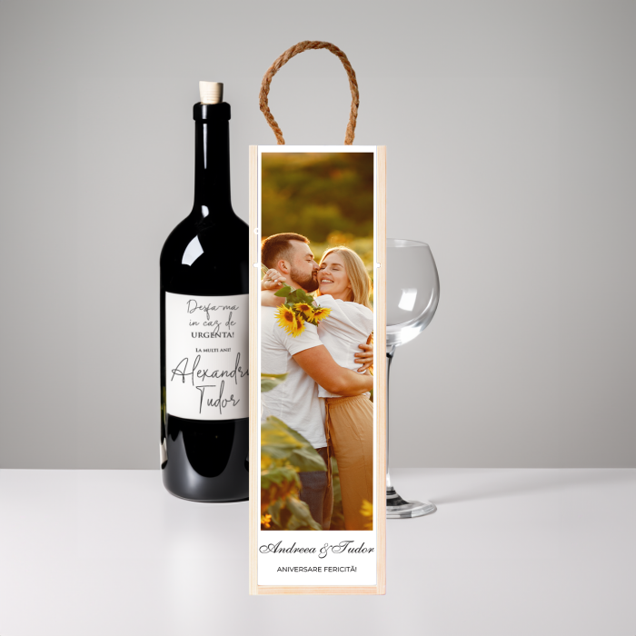 Cutie personalizata pentru vin cu o fotografie și text